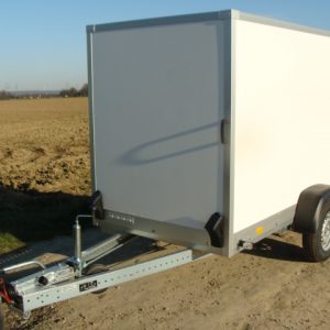 * NEU + GÜNSTIG STEMA P-Box STPK 02 13-25-13.1.P15.1 gebremst Kofferanhänger 1300 kg - 2550 x 1320 x 1540 mit SEITENTÜRE 13 Zoll Bereifung 1 Flügeltüre abschließbar 100 km/h möglich