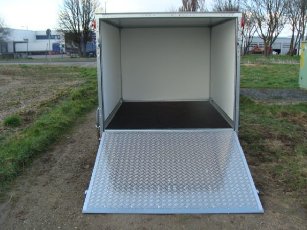 * NEU + super Breit STEMA P-Box STPK O2 13-25-18.1.P15.1 gebremst Kofferanhänger mit AUFFAHRRAMPE 1300 kg - 2550 x 1870 x 1540 EXTRA BREIT 12 Zoll Bereifung abschließbar 100 km/h möglich – Bild 7
