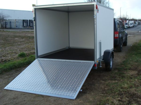 * NEU + super Breit STEMA P-Box STPK O2 13-25-18.1.P15.1 gebremst Kofferanhänger mit AUFFAHRRAMPE 1300 kg - 2550 x 1870 x 1540 EXTRA BREIT 12 Zoll Bereifung abschließbar 100 km/h möglich – Bild 8