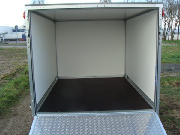 * NEU + super Breit STEMA P-Box STPK O2 13-25-18.1.P15.1 gebremst Kofferanhänger mit AUFFAHRRAMPE 1300 kg - 2550 x 1870 x 1540 EXTRA BREIT 12 Zoll Bereifung abschließbar 100 km/h möglich – Bild 9