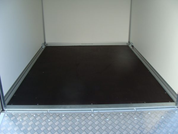 * NEU + super Breit STEMA P-Box STPK O2 13-25-18.1.P15.1 gebremst Kofferanhänger mit AUFFAHRRAMPE 1300 kg - 2550 x 1870 x 1540 EXTRA BREIT 12 Zoll Bereifung abschließbar 100 km/h möglich – Bild 10