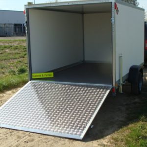 * NEU + super Breit STEMA P-Box STPK O2 15-30-18.1.P18.1 gebremst Kofferanhänger mit AUFFAHRRAMPE 1500 kg - 3050 x 1870 x 1840 EXTRA BREIT 12 Zoll Bereifung abschließbar 100 km/h möglich