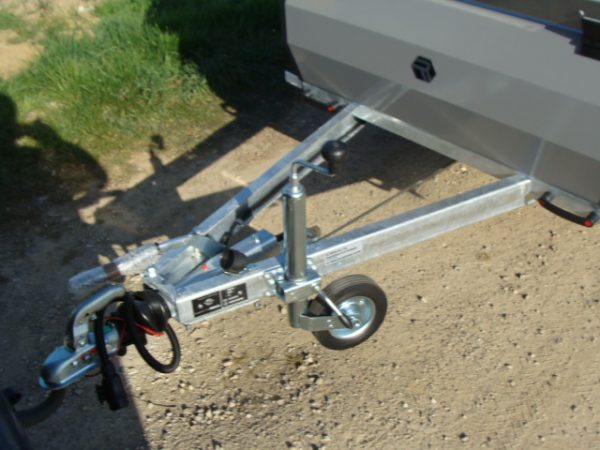 STEMA RETRO Advanced 850 kg mit Dachreling Deckelanhänger/Campinganhänger gebremst 1470 x 1070 x 400 mm - 100 km/h Urlaubsanhänger abschließbar Bereifung Stahlfelgen 195/55 R10C – Bild 11