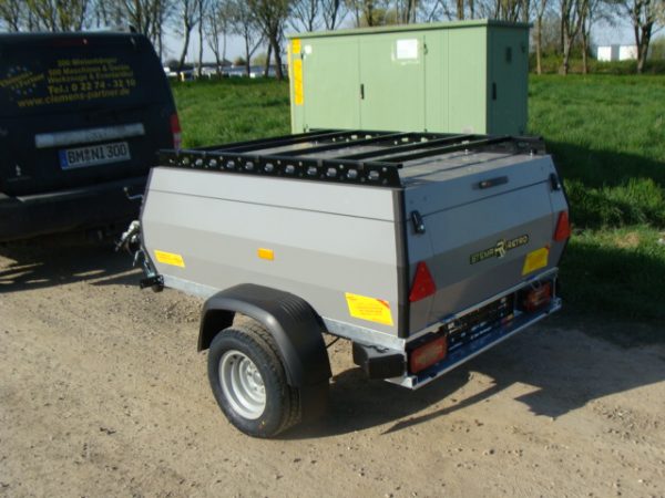 STEMA RETRO Advanced 850 kg mit Dachreling Deckelanhänger/Campinganhänger gebremst 1470 x 1070 x 400 mm - 100 km/h Urlaubsanhänger abschließbar Bereifung Stahlfelgen 195/55 R10C – Bild 3