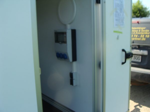 * DER CAMPER STEMA P-Box STPK O2 18-30-18.1.P15.1 Kofferanhänger gebremst 1800 kg einachser 3050 x 1870 x 1540 mm AUFFAHRRAMPE SEITENTÜRE FENSTER ELEKTROPAKET (Stromanschluss) – Bild 7
