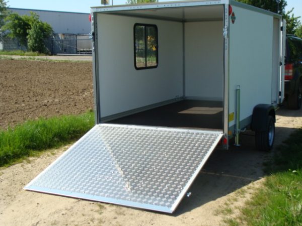 * DER CAMPER STEMA P-Box STPK O2 18-30-18.1.P15.1 Kofferanhänger gebremst 1800 kg einachser 3050 x 1870 x 1540 mm AUFFAHRRAMPE SEITENTÜRE FENSTER ELEKTROPAKET (Stromanschluss) – Bild 10