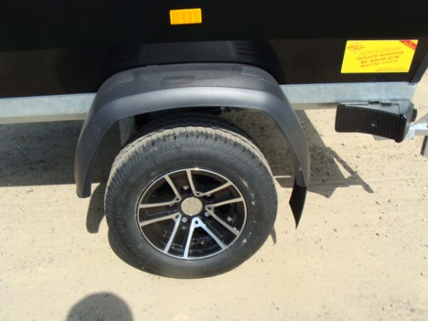 STEMA RETRO Advanced 850 schwarz mit Dachreling Deckelanhänger/Campinganhänger gebremst 1470 x 1070 x 400 mm - 100 km/h Urlaubsanhänger abschließbar Bereifung Alufelge black 195/55 R10C – Bild 3