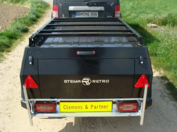 STEMA RETRO Advanced 850 schwarz mit Dachreling Deckelanhänger/Campinganhänger gebremst 1470 x 1070 x 400 mm - 100 km/h Urlaubsanhänger abschließbar Bereifung Alufelge black 195/55 R10C – Bild 5