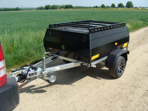 STEMA RETRO Advanced 850 schwarz mit Dachreling Deckelanhänger/Campinganhänger gebremst 1470 x 1070 x 400 mm - 100 km/h Urlaubsanhänger abschließbar Bereifung Alufelge black 195/55 R10C – Bild 2