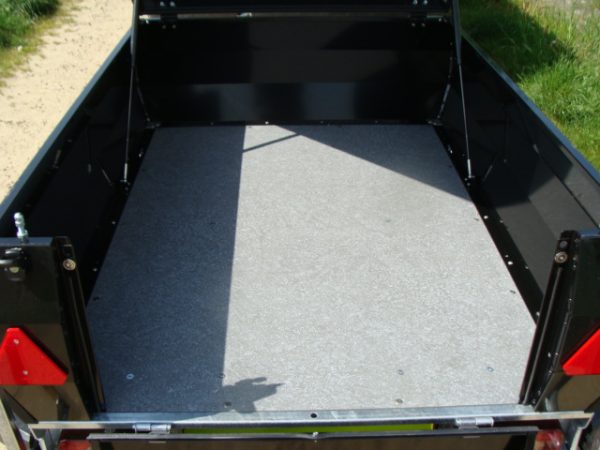 STEMA RETRO Advanced 850 schwarz mit Dachreling Deckelanhänger/Campinganhänger gebremst 1470 x 1070 x 400 mm - 100 km/h Urlaubsanhänger abschließbar Bereifung Alufelge black 195/55 R10C – Bild 11