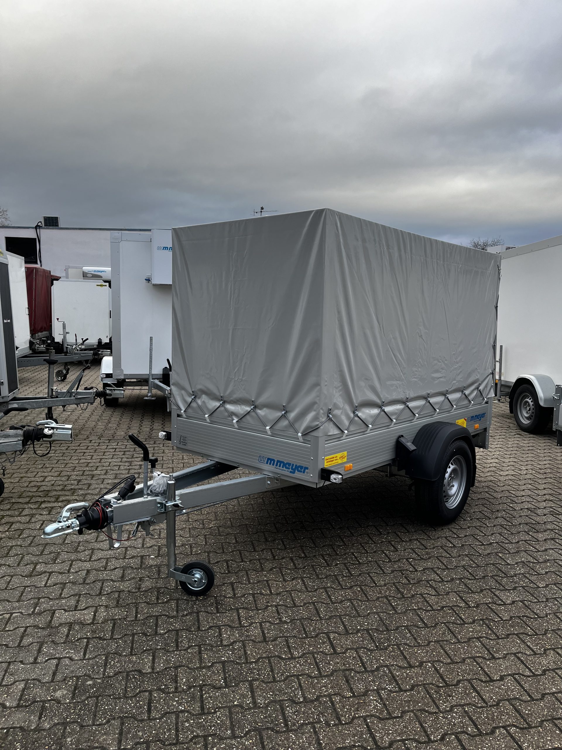 ***TOPSELLER*** B 1325/126 Alu mit Plane + Spriegel 1300 kg Plananhänger 2510 x 1260 x 1500 - 100 km/h möglich – Bild 2